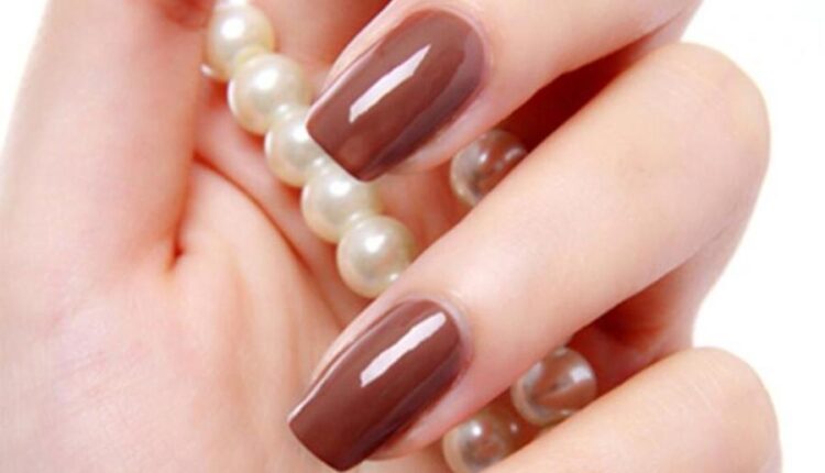 ترند مناكير Chocolate Milk Nails