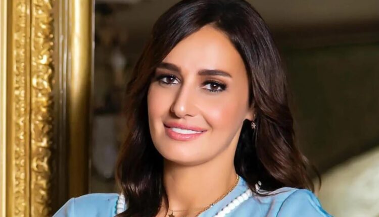 ناقدة فنية مصرية تهاجم حلا شيحة