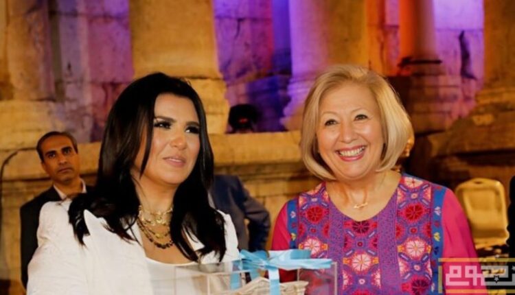 تكريم استثنائي للإعلامية منى الشاذلي