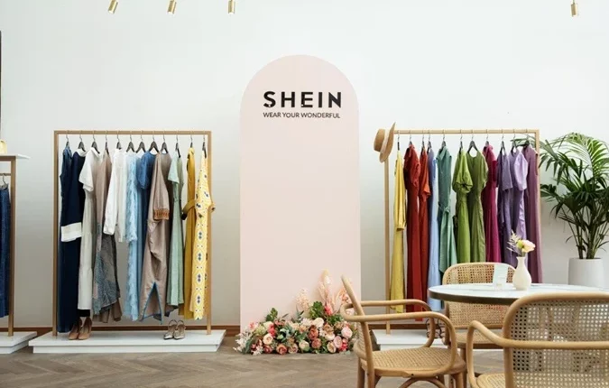 "شي إن" تقيم عرض أزياء حصري