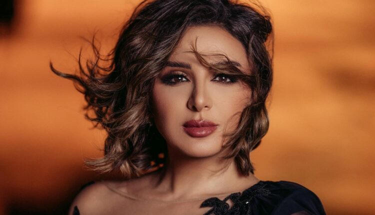 أنغام تقدم ابنها لجمهور الكويت: يتربى في عزكم