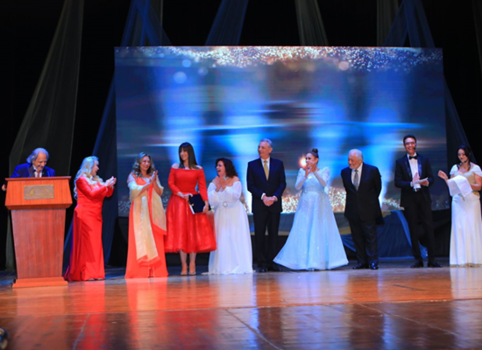 إطلالة النجمات خلال "مهرجان الإسكندرية السينمائي لدول البحر المتوسط