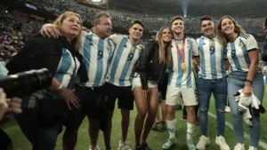 أتلتيكو مدريد يرفض التفاوض مع برشلونة حول خوليو ألفاريز وسط اجتماع عائلي مطول