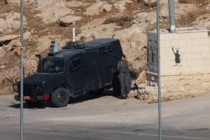 مقتل شاب فلسطيني برصاص مستوطنين في هجوم بقرية حجة بالضفة الغربية